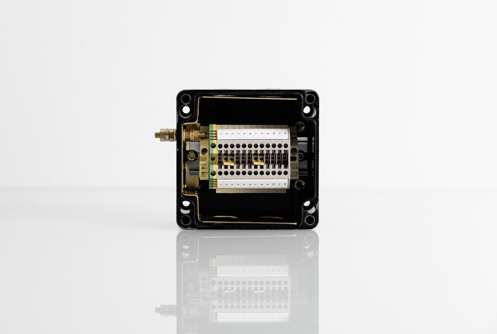 GRP P5 terminal box with terminals
