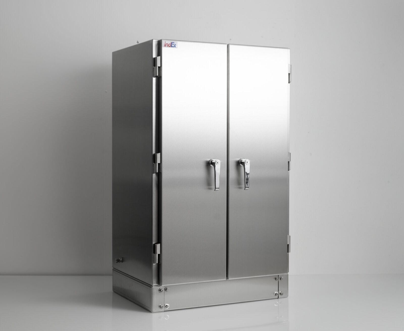 iTB cabinet · floor-standing