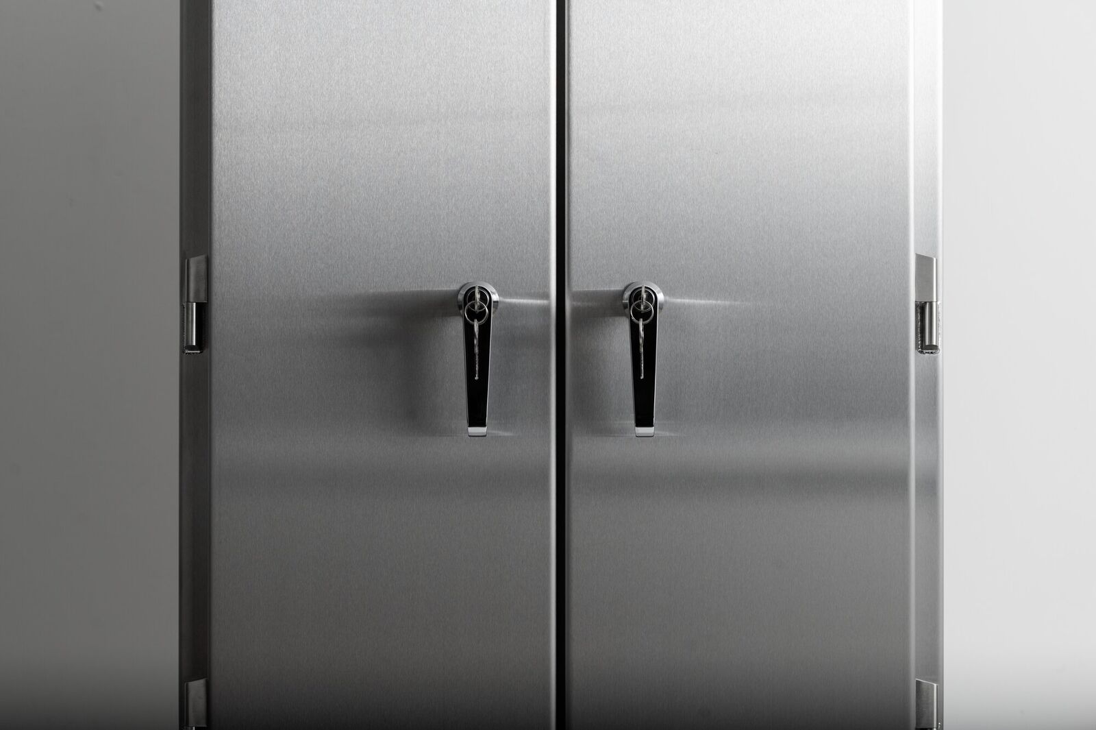 iTB cabinet · floor-standing with plinth